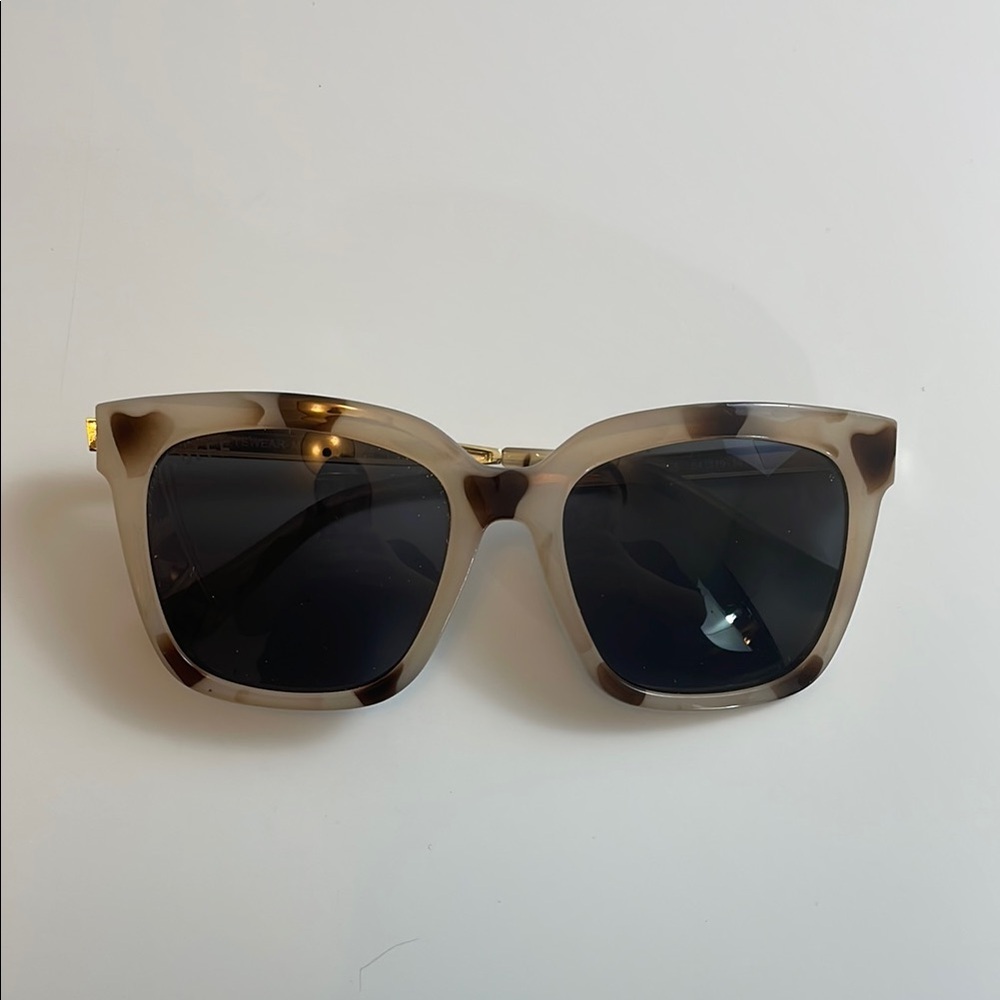DIFF Hailey Brown Tortoise Frame Sunglasses with Dark Lenses